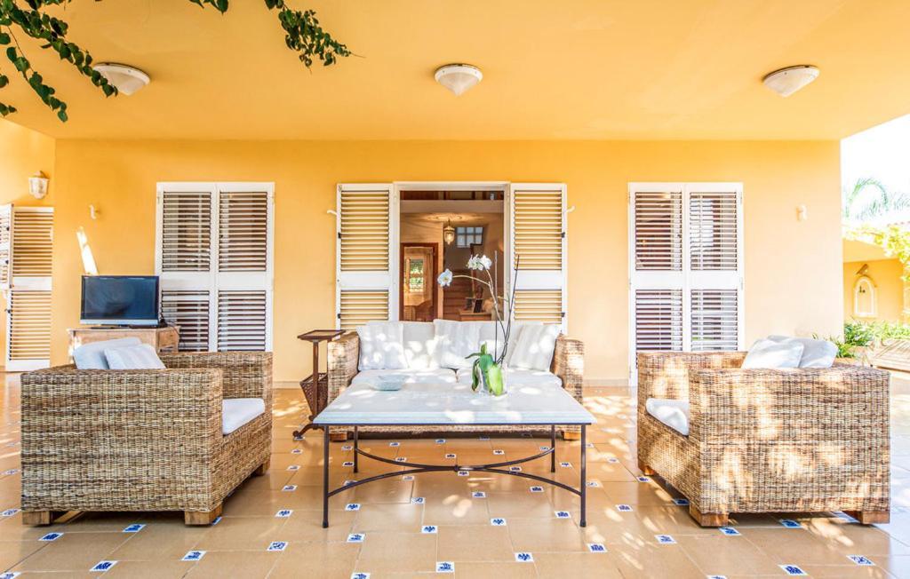 Agradable Villa Junto Al Mar Con Piscina 萨贡托 外观 照片