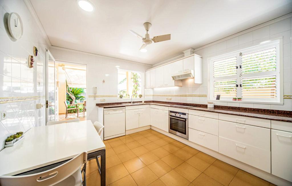 Agradable Villa Junto Al Mar Con Piscina 萨贡托 外观 照片